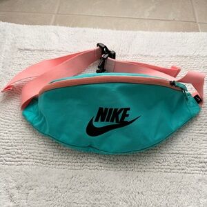 Large Nike Aqua and Coral Waist Pack Pouch for Running Walking and Sport